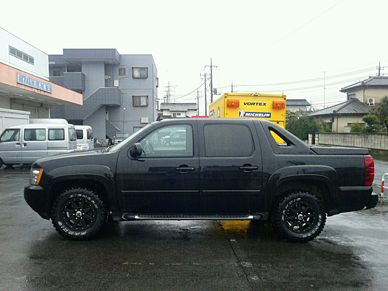 [Chevolet Avalanche]WHEEL MLJ Xtreme-J 8x18 TIRE MAXXIS MT-762 BIGHORN 275/65R18 SUS フロント2.5インチ リア1インチ ナチュラルアップ